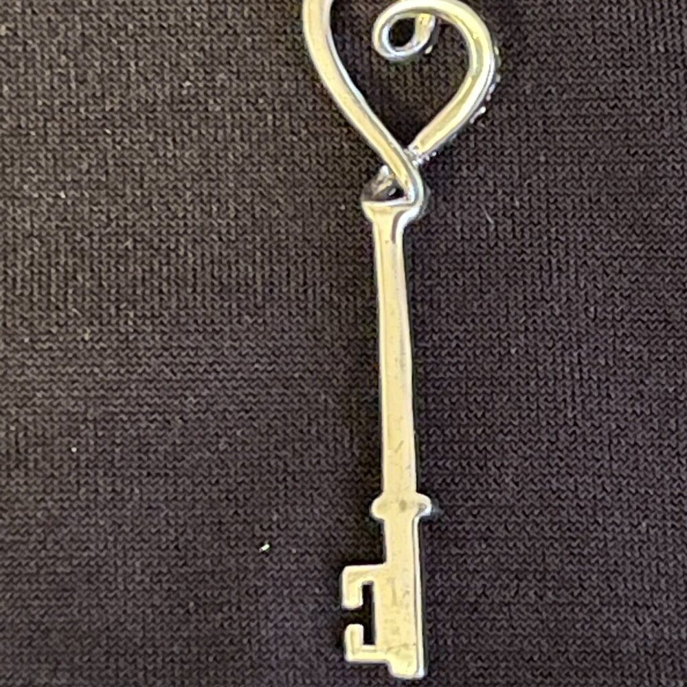Sterling Silver & Diamond Heart Key Pendant Necklace – 18” Chain - Picture 3 of 10
